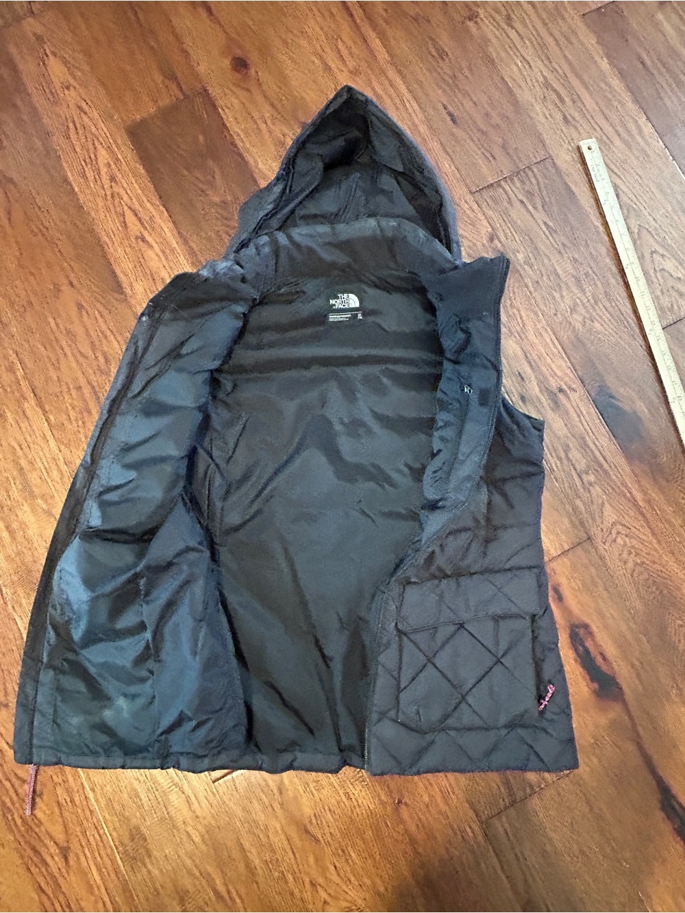 The North Face 550 Black Puffer Hooded Vest - Size XL - Good Condition - Picture 6 of 12